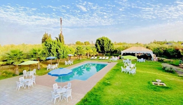 Sunny Escape at Villa Baddi: Poolside Relaxation - air-conditioned rooms & Pool