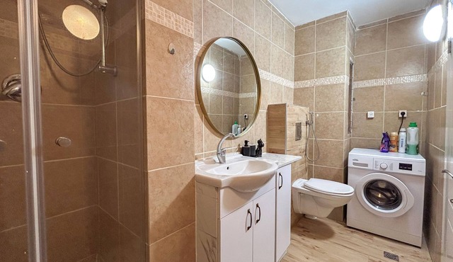 Sunny flat with private garden