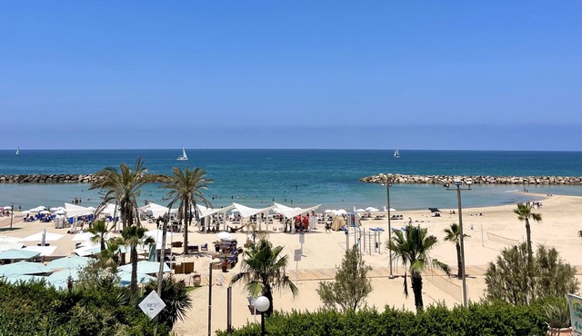 Sunset Beachfront Paradise - Duplex Apartment