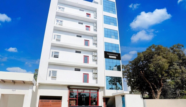 Super Townhouse Balua Road Pahadiya