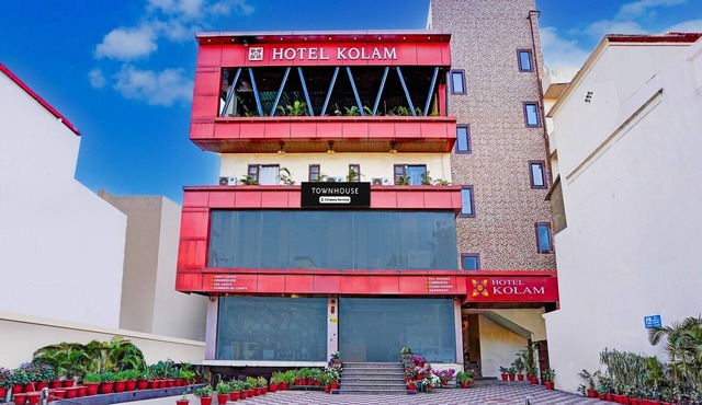 Super Townhouse Prince Chowk