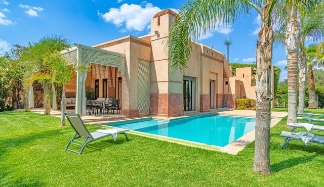 Superb Villa 6p, Heated Pool 8x4m & Garden not overlooked, FAMILY ONLY