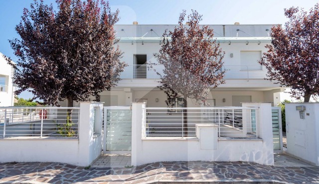 The recently-built Résidence Cerrano Park consists of two buildings with 12 three-room apartments, and offers guests the unique opportunity to have breakfast while enjoying a breathtaking view of the m in Pineto