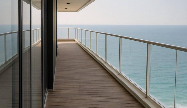 🏖️ "The Yacht" on Nitza Street – A Luxury Penthouse Facing the Sea Located on the prestigious Nitza Street, this breathtaking penthouse feels like your very own private yacht. With an open, panoramic view of the sea, it offers a true sense