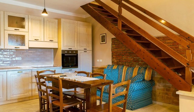 Tobacconist's flat on two floors consisting of 3 bedrooms and two bathrooms