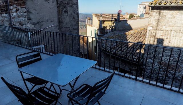 Todi center -Elegant apartment with Spectacular View. Unmissable Terrace!
