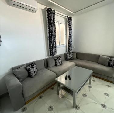 Top-Floor 2BR Bright & Cozy Tanger City Center