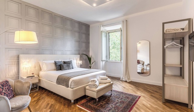 Top floor, Luxury Suite Over the Tiber, stunning view of the river and skyline!