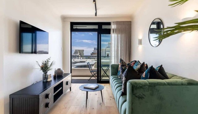 Topaz Views - Luxury Apt in Sea Point with views