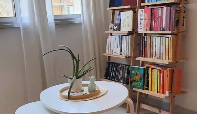 Tranquil 1-bedroom apartment with AC in vibrant Tel Aviv-Yafo