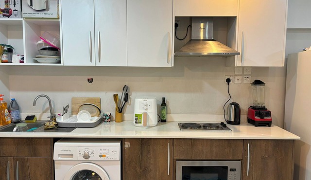 Two rooms flat in Seef and the guest will shared the bathroom, kitchen and hall