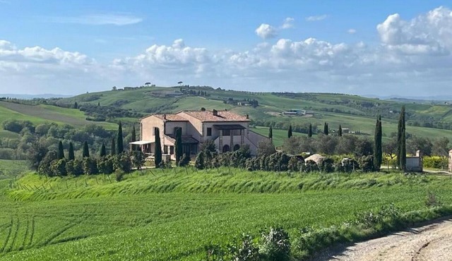 Vacation apartment in Asciano, air conditioning, private gazebo, shared pool, Pe