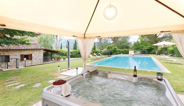 Vacation home with pool and jacuzzi for the exclusive use of guests in Subbiano, in the Arno Valley