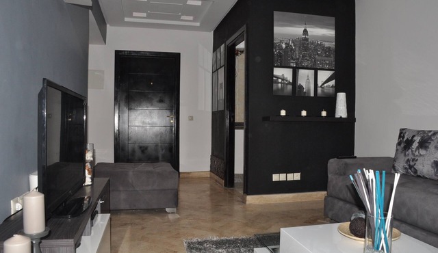 Val Fleuri Apartment with Balcony, Casablanca