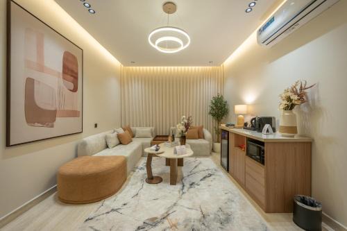 Velora Living Palm Suite 70 Smart TV