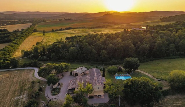 Villa Aiale, 7 En-Suite Bdrs, AC Throughout, Private Pool – Wine Estate