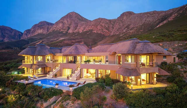 Villa Bezweni - Four Bedroom House, Sleeps 8