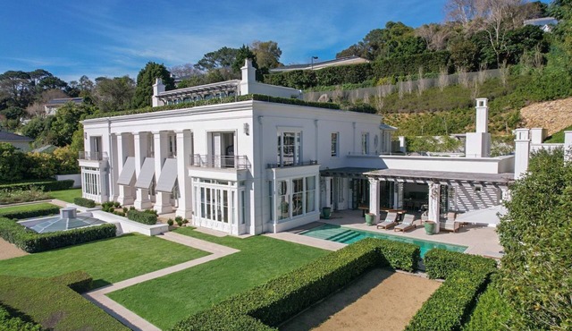Villa Canterbury - Six Bedroom Villa, Sleeps 12