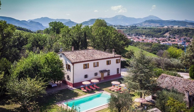 Villa dei Sapori with pool in the rolling hills of Marche, 45 minutes from the Adriatic Coast in Pergola