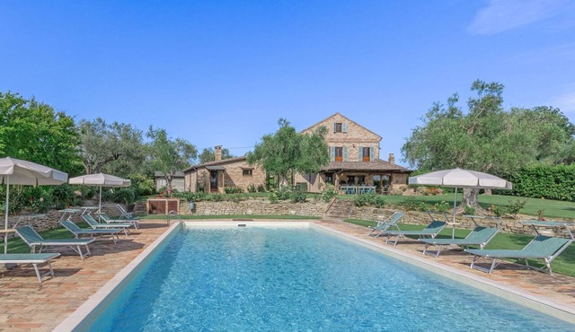 Villa Mici, comfortable country house with pool near Fermo, 15 minutes from the Adriatic Coast