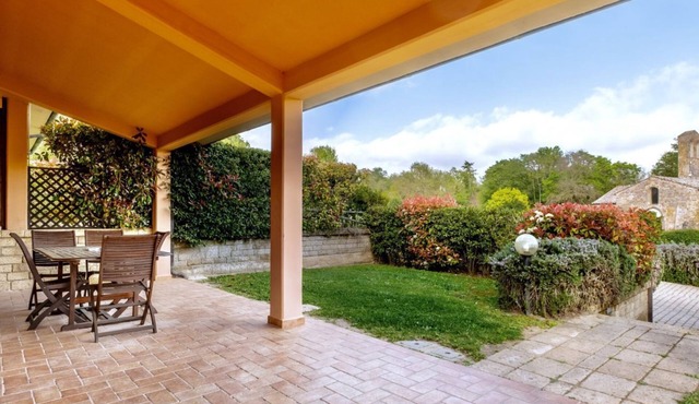 Villa of approximately 150 m2 located on the ground floor and on two levels with air conditioning, independent heating and wi fi line.Composed of a large living room with independent equipped kitchen, fridge, microwave oven, toaster, sofa and satellite t