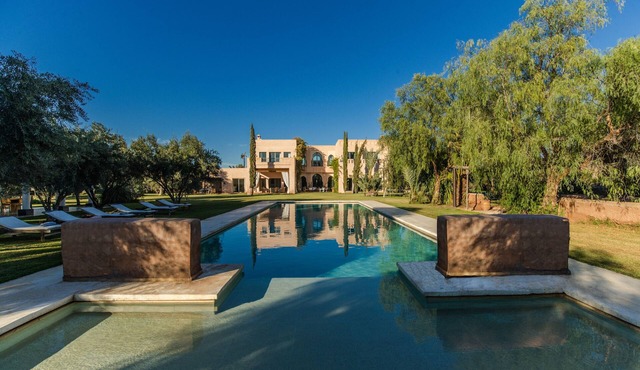 Villa on one hectare with large private swimming pool, very close to Marrakech