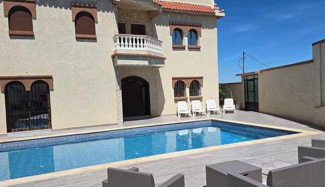 Villa Tangier vispless pool with panoramic sea view