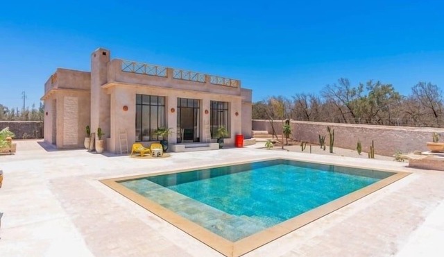 Villa with Private Pool and Staff