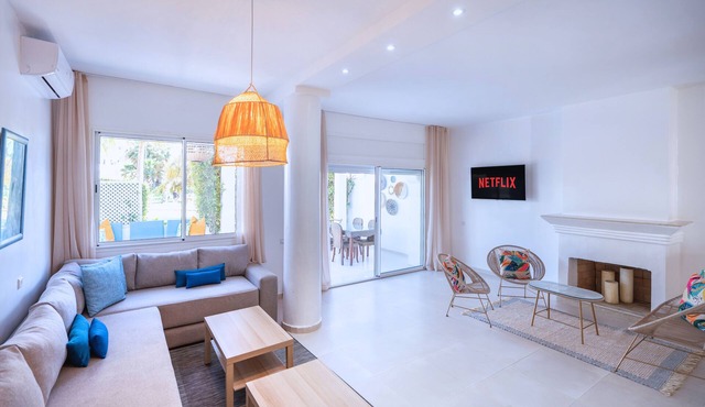 Villa with Swimming Pool in Golf Resort