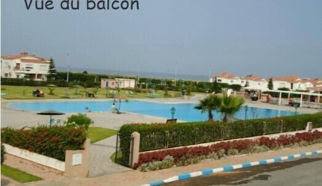 Waterfront villa in a guarded residence with swimming pool