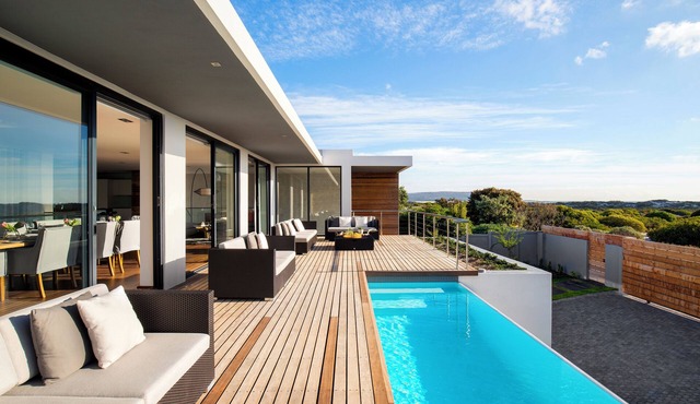 Waterline - A modern and minimalist 4 bedroom designed with comfort in mind