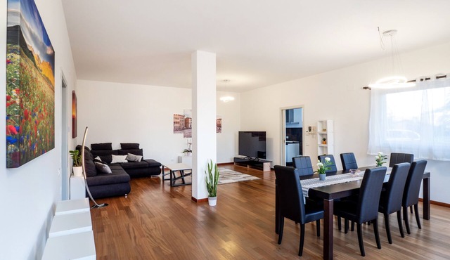 White Rose - 5 minutes from the Center with Garden and Private Parking