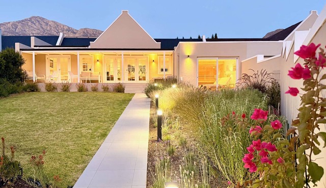 winelands living - sauna, pool, walking distance to town center