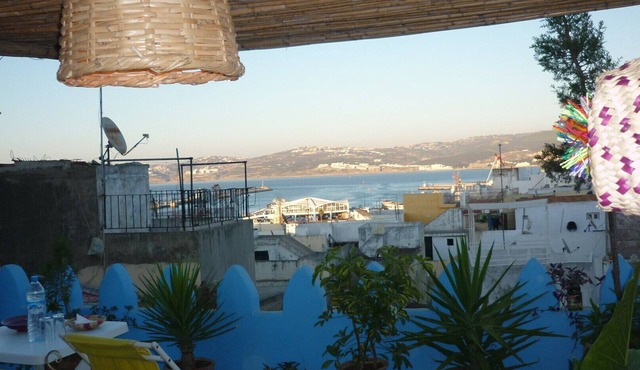 Wonderful large 3 bed town house with stunning roof terrace + sea view in Kasbah