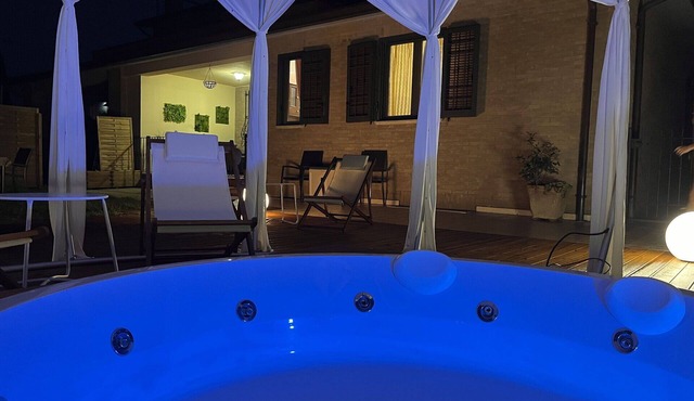 Wonderful villa with A/C, WIFI, hot tub, sauna, TV, patio, pets allowed and panoramic view