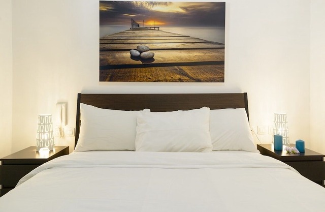 Chic 1 BR near the beach