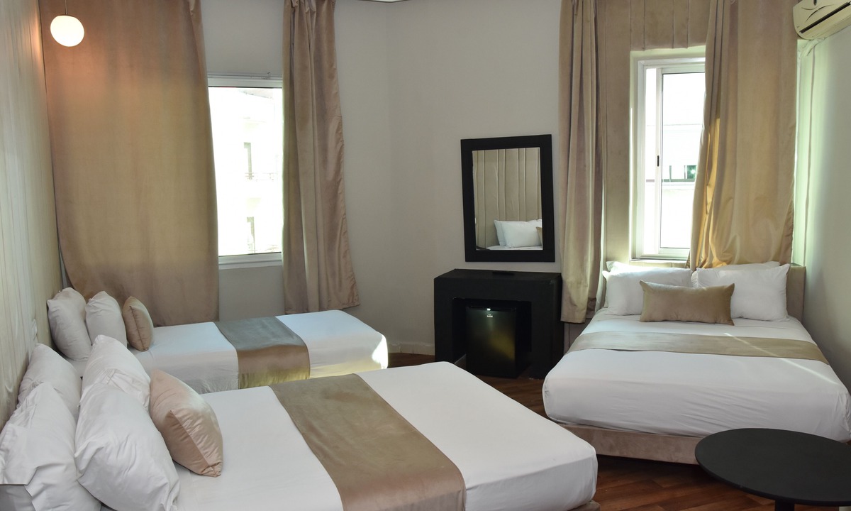 LA GIRONDE Hotel | Cadé Hotel