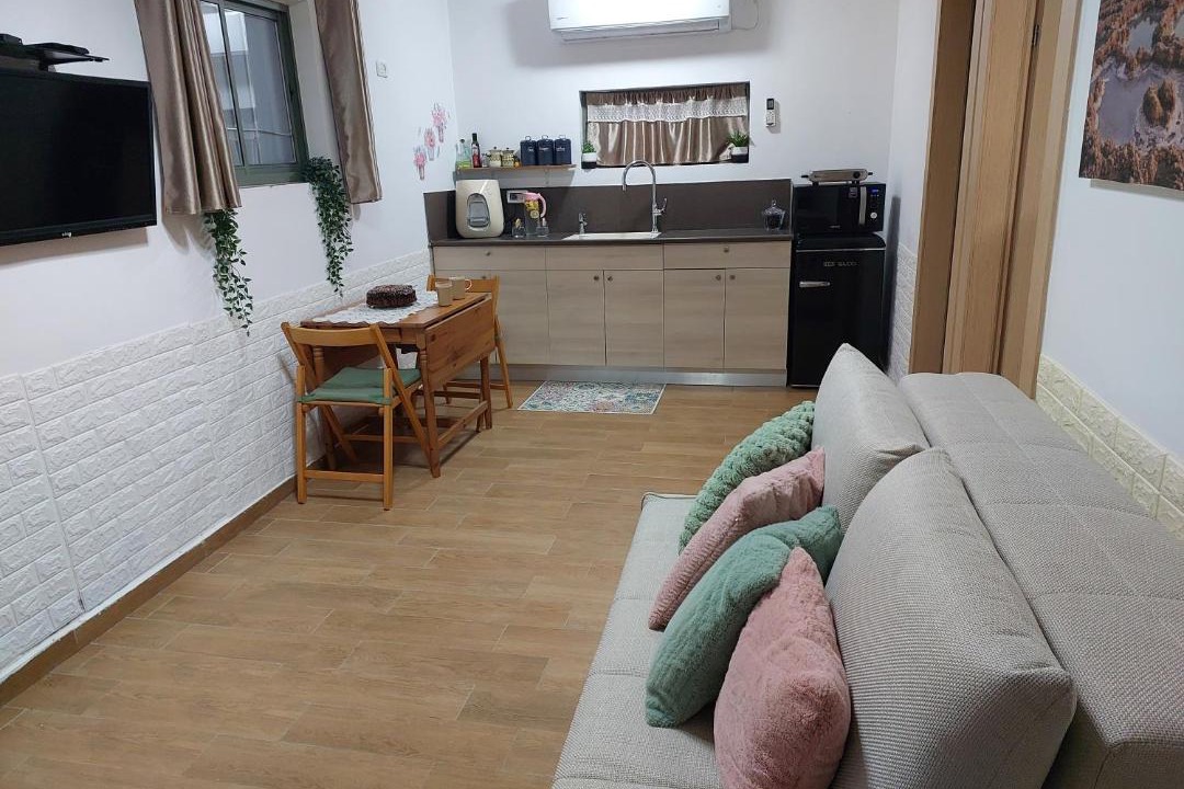 Neot HaKikar Cabin | אצלנו בחצר - צימר למשפחות ולזוגות בדרום ים המלח