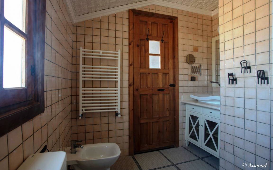 Photo of Bathroom in Derdara