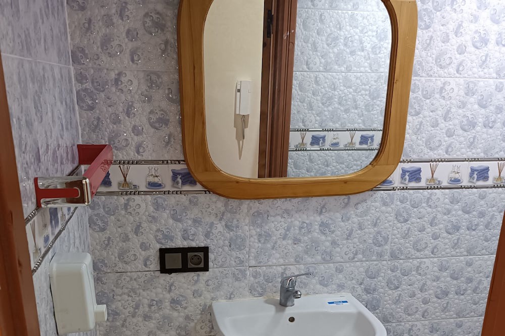 Photo of Bathroom in Soualem