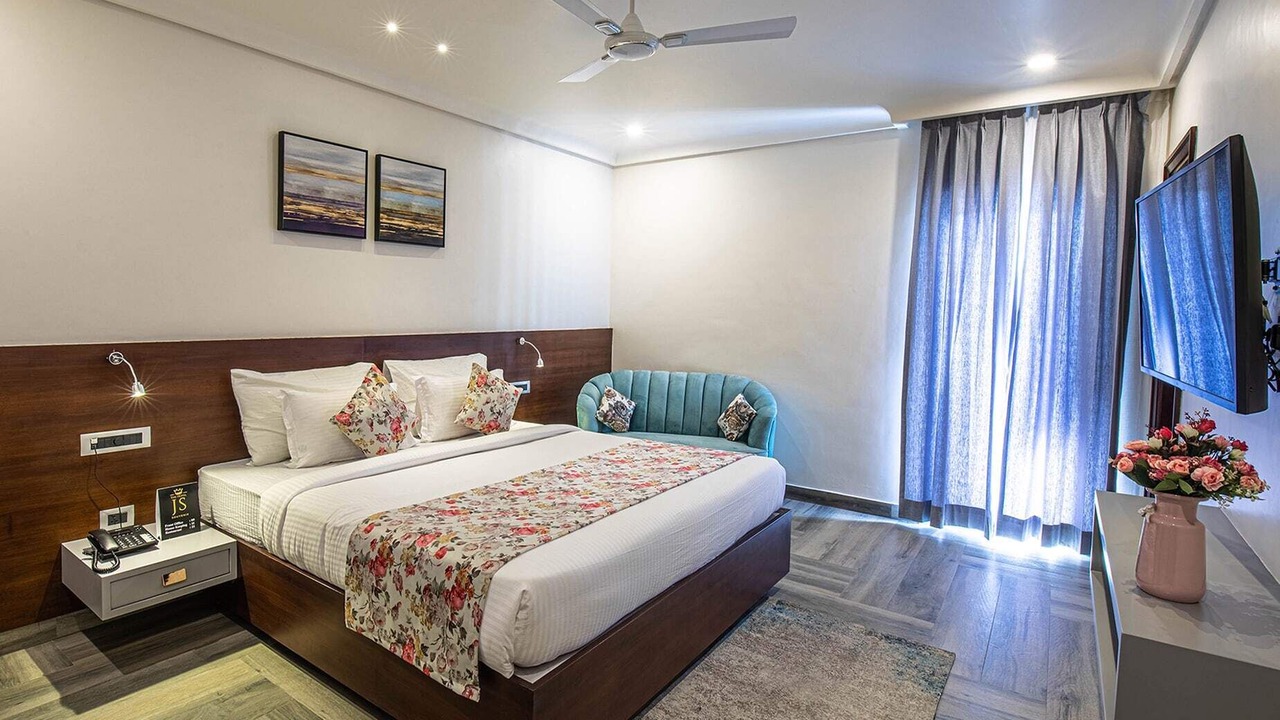 Photo of Bedroom in Rani Pokhri