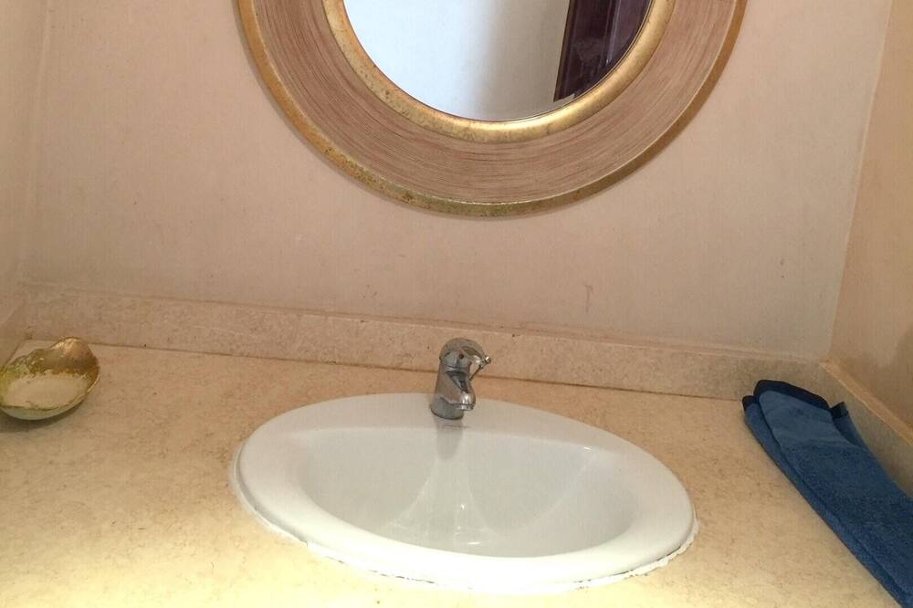 Photo of Bathroom in Tamariss