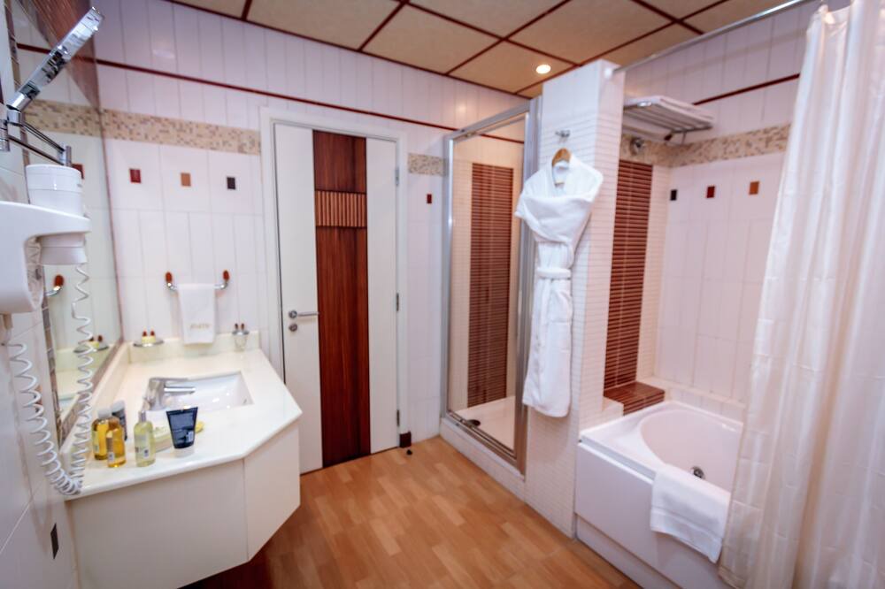 Photo of Bathroom in Block 428