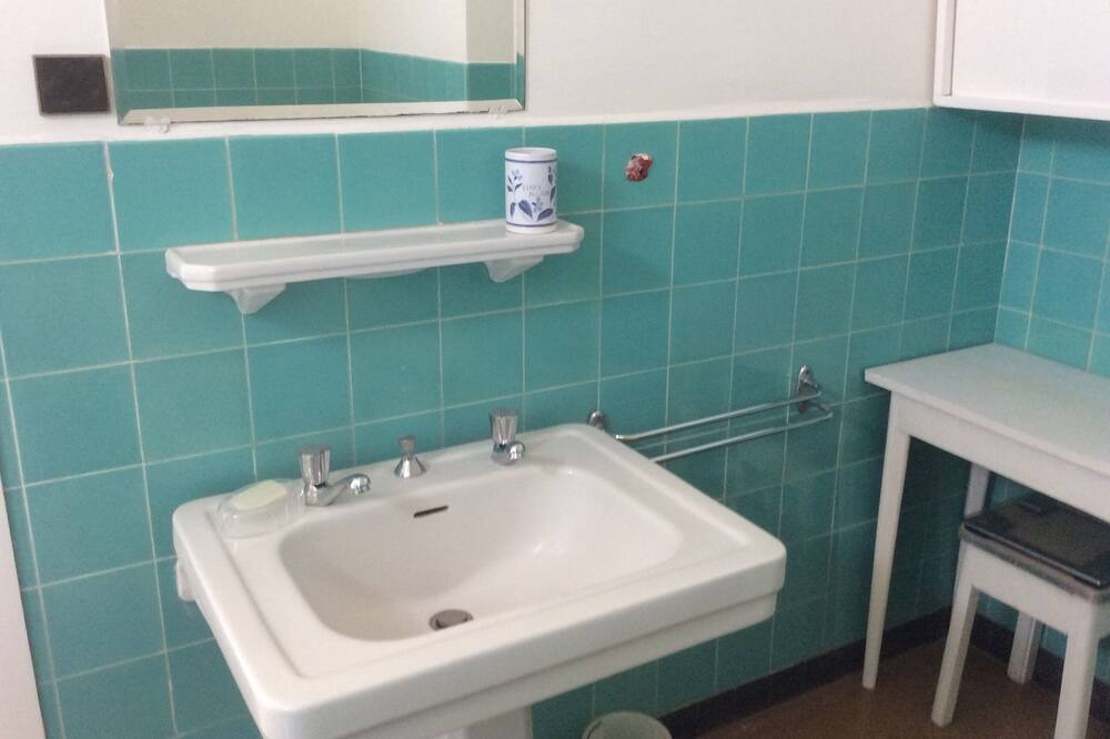 Photo of Bathroom in Secteur Touristique