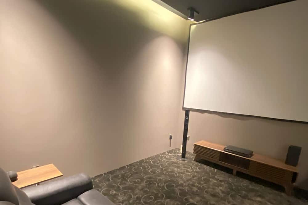 Photo of Livingroom in Spring