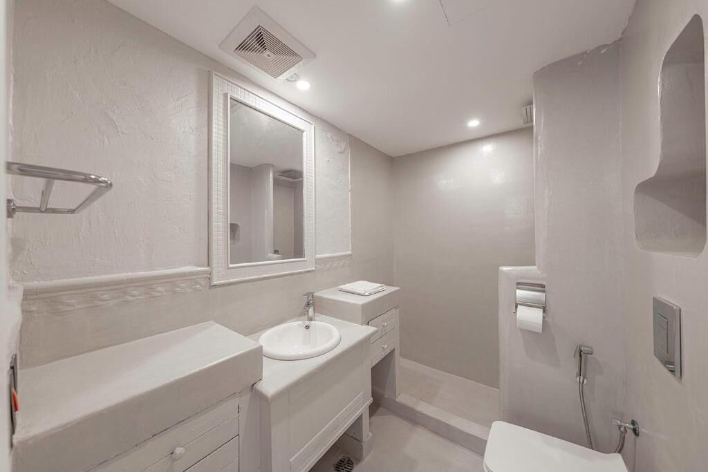 Photo of Bathroom in King Abdul Aziz Road