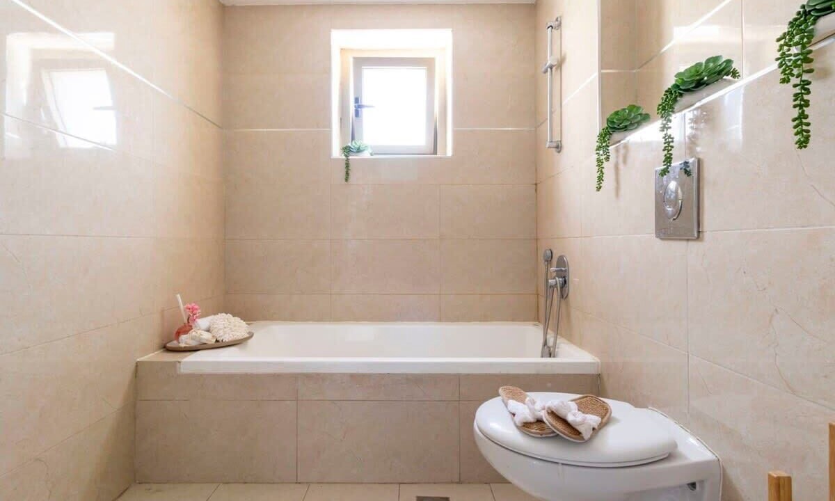 Photo of Bathroom in Kiryat HaLeom