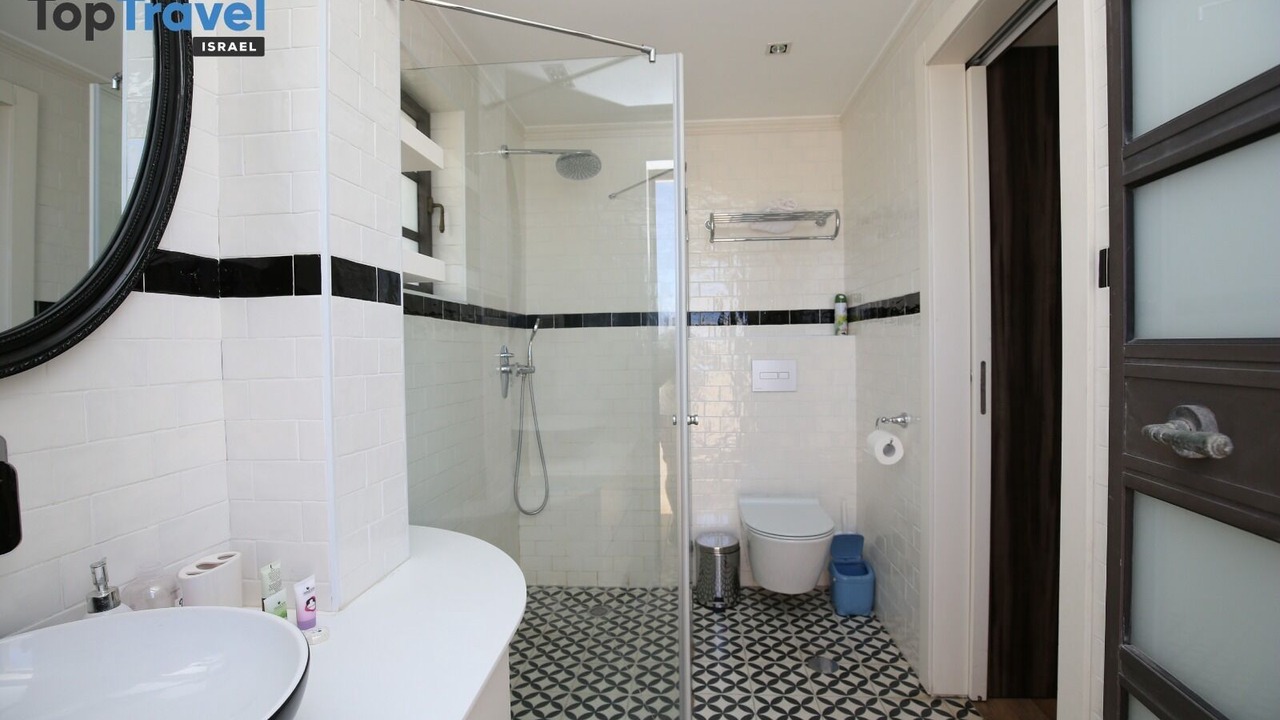 Photo of Bathroom in Kerem HaTeimanim