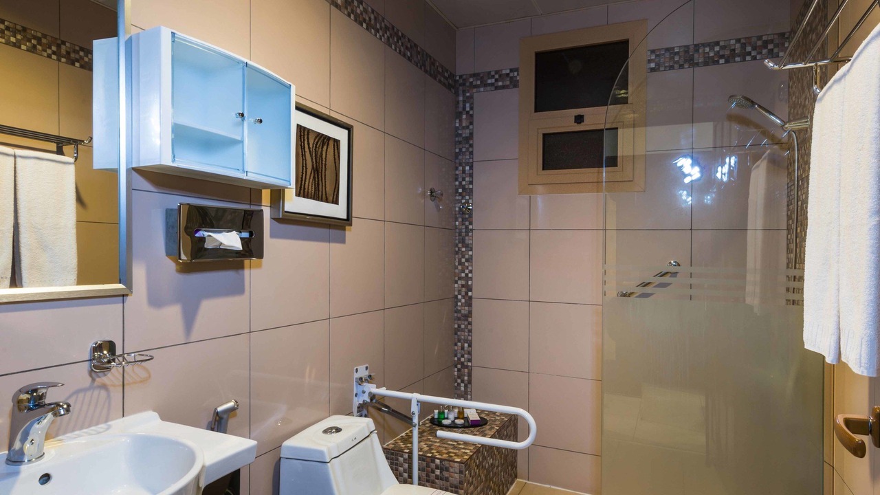 Photo of Bathroom in Unaizah