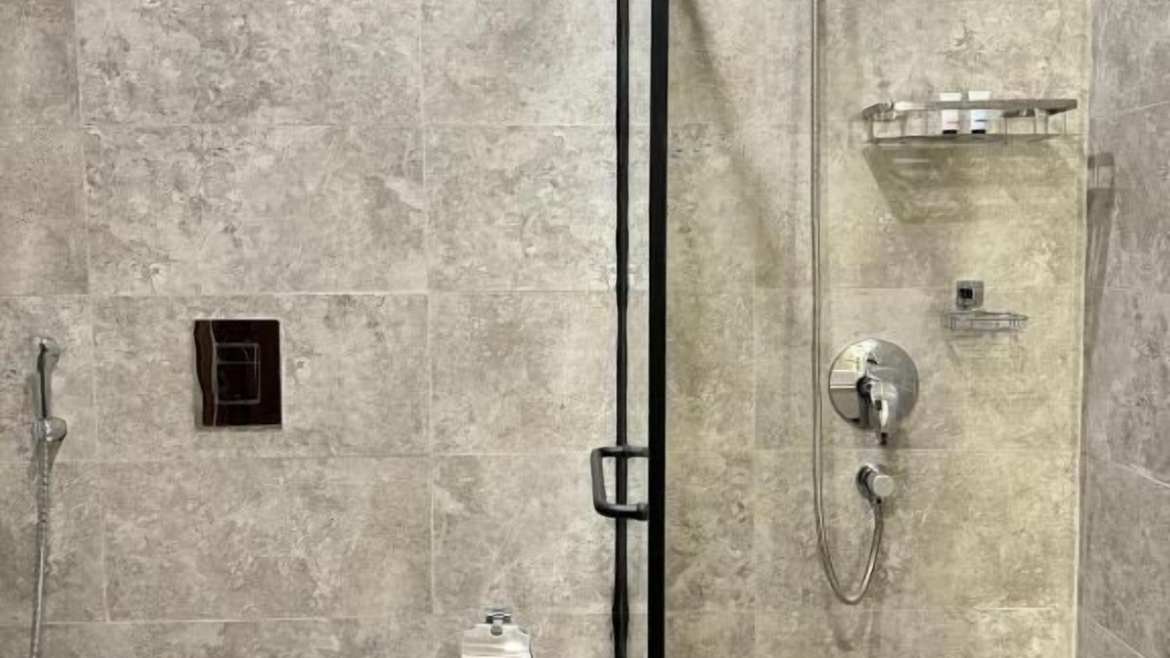 Photo of Bathroom in King Abdul Aziz Road